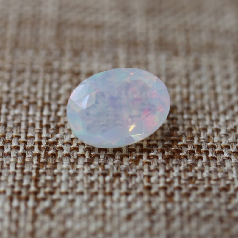 ‘Henley’ Faceted Oval Loose Opal – close up linen